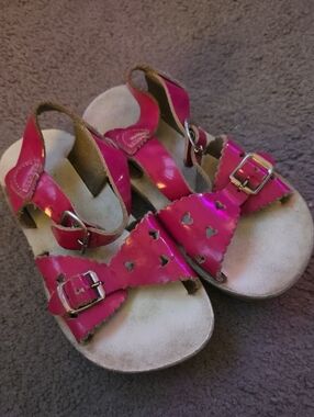 Salt Water Sandals by Hoy Glossy Pink Heart Cutout Kids Sandals